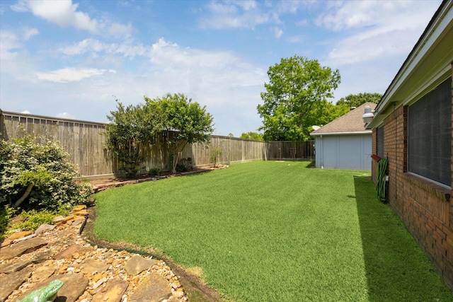 2419 Londonderry Dr, Pearland, TX 77581 - view of yard