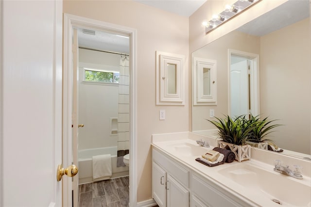 full bath featuring toilet, double vanity, baseboards, shower / bath combo with shower curtain, and wood finished floors