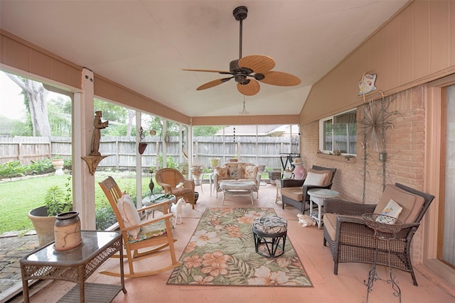sunroom / solarium featuring outdoor lounge area and a ceiling fan