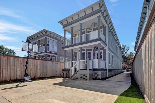 1905 W 14th St Unit B, Houston, TX 77008 - back of property featuring covered porch, fence, a ceiling fan, and a balcony