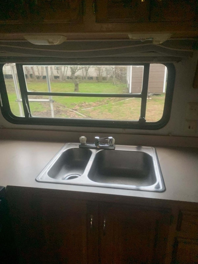 415 5th St, San Leon, TX 77539 - room details featuring a sink