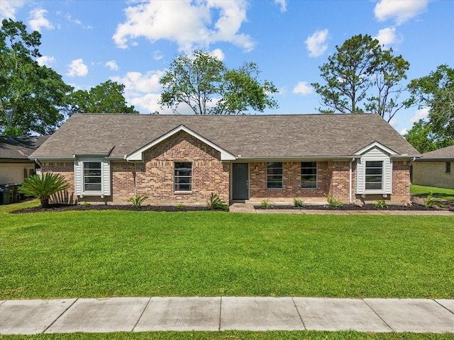 1922 Tracy Lynn Ln, Alvin, TX 77511 - single story home featuring brick siding, a front yard, and roof with shingles