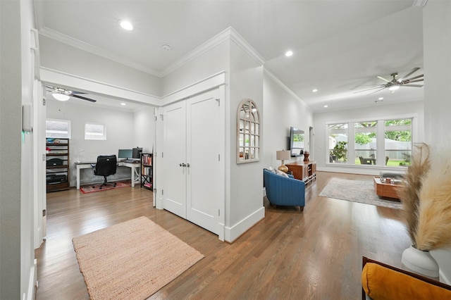 entrance foyer with a ceiling fan, healthy amount of natural light, recessed lighting, crown molding, and wood finished floors