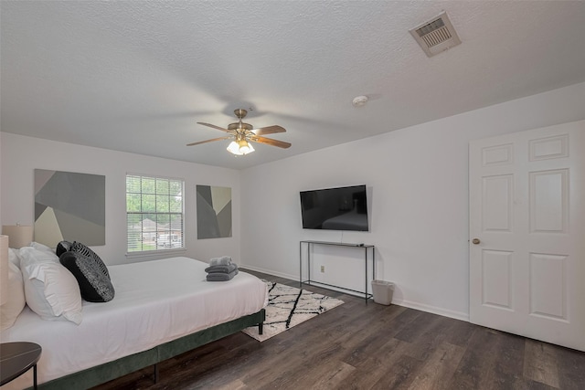 bedroom featuring wood finished floors, baseboards, and a ceiling fan