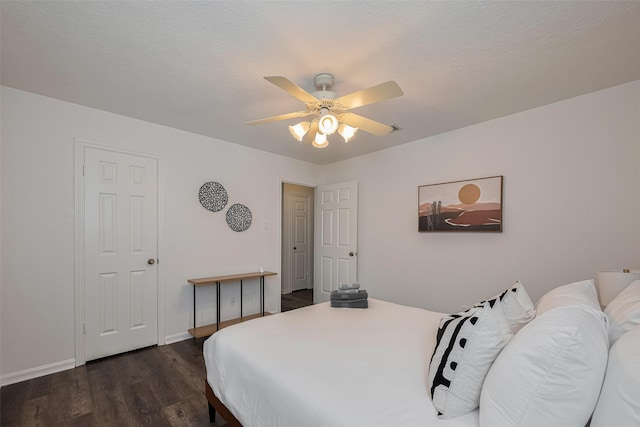 bedroom featuring dark wood-style flooring, ceiling fan, and baseboards