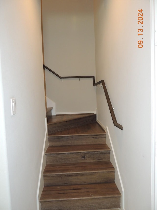 1100 Mann Rd, Conroe, TX 77303 - view of stairway