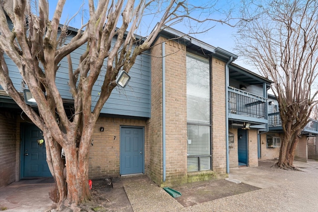 10001 Westpark Dr Unit 7, Houston, TX 77042 - view of front facade with brick siding and a balcony