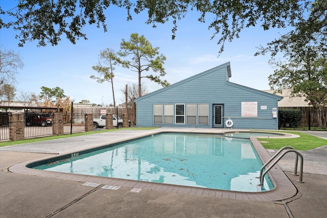 10001 Westpark Dr Unit 7, Houston, TX 77042 - pool featuring fence, a community hot tub, and a patio area
