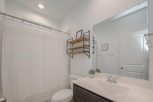 1672 Happy Valley St, Montgomery, TX 77316 - bathroom featuring curtained shower, vanity, toilet, and recessed lighting