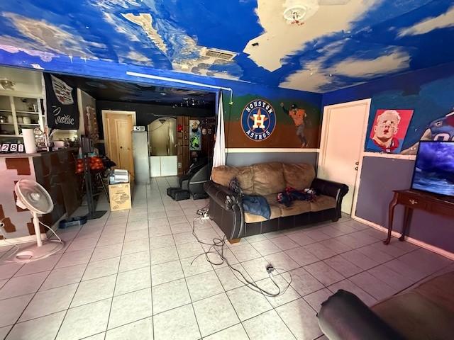 4334 Spring Valley Rd, Houston, TX 77041 - living area featuring tile patterned flooring
