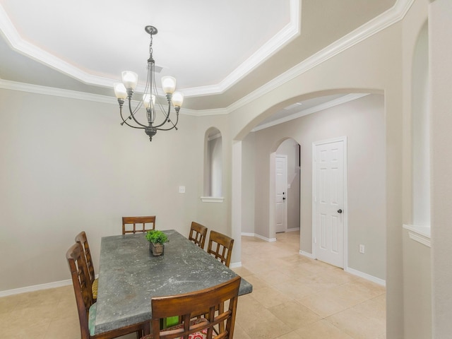 dining area featuring ornamental molding, a chandelier, arched walkways, light tile patterned floors, and a tray ceiling