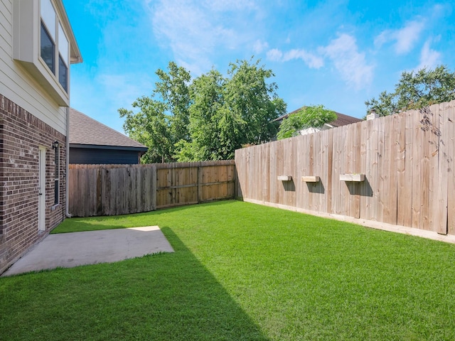 view of yard featuring a fenced backyard and a patio area