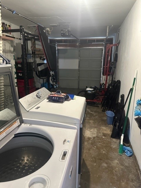 garage featuring washer / dryer