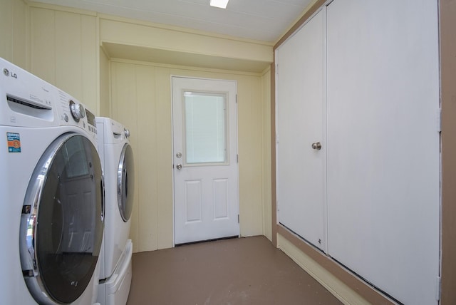 laundry room with laundry area and washing machine and dryer