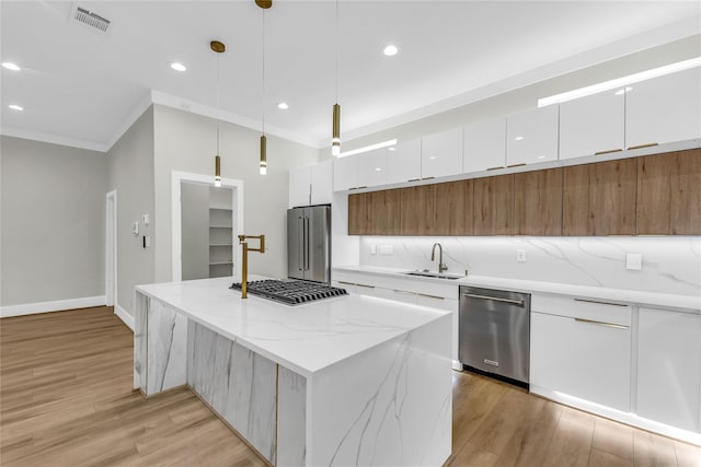 602 W 28th St Unit B, Houston, TX 77008 - kitchen featuring a sink, stainless steel appliances, white cabinetry, a kitchen island, and modern cabinets