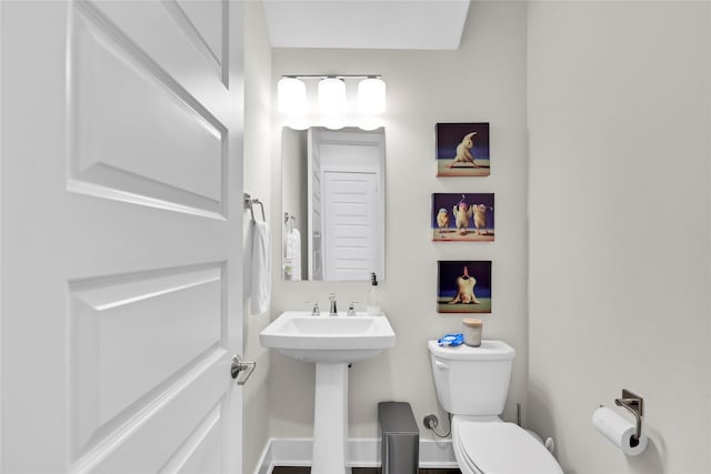 437 Ripple Edge Ct, Katy, TX 77493 - half bathroom with toilet and baseboards