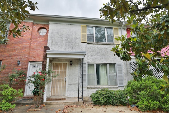 townhome / multi-family property featuring brick siding