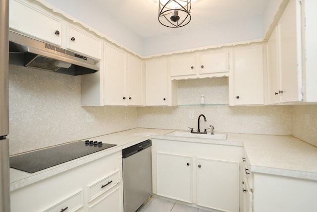 kitchen with a sink, black electric cooktop, under cabinet range hood, dishwasher, and decorative backsplash
