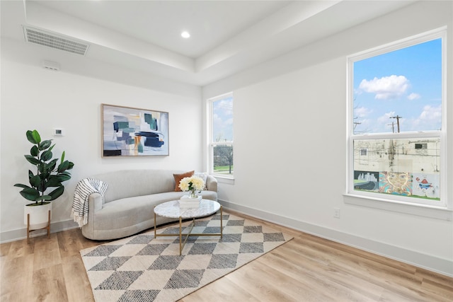 living area featuring light wood finished floors, visible vents, baseboards, and recessed lighting