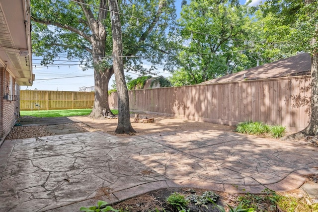 2218 Stonecrest, Houston, TX 77018 - fenced backyard with a patio area