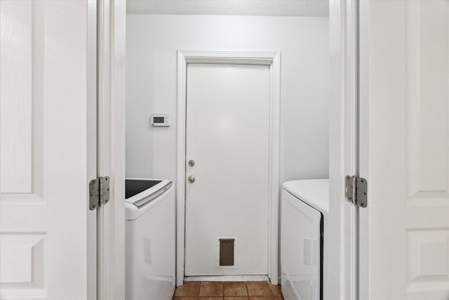 washroom with laundry area and washer and clothes dryer