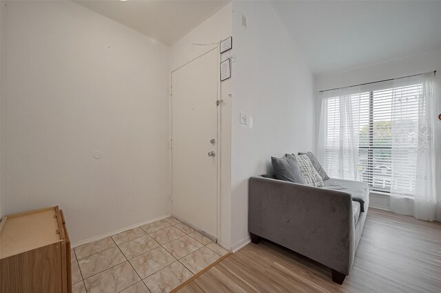 9009 Richmond Ave Unit 613, Houston, TX 77063 - foyer entrance with vaulted ceiling, light wood finished floors, and baseboards