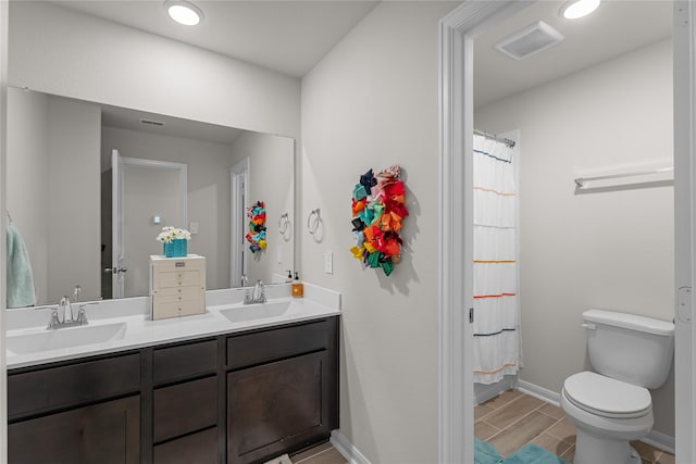 1226 Tilia Creek Ln, Montgomery, TX 77316 - full bath with toilet, double vanity, baseboards, and curtained shower