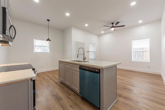 kitchen featuring light wood-style flooring, recessed lighting, gray cabinetry, a sink, and appliances with stainless steel finishes