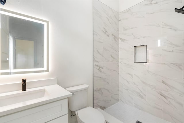 407 Grove St Unit B, Houston, TX 77020 - bathroom with vanity and tiled shower