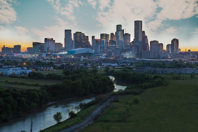 407 Grove St Unit B, Houston, TX 77020 - view of city skyline featuring a nearby body of water
