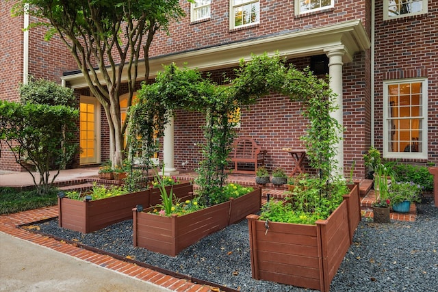 8722 Stable Crest Blvd, Houston, TX 77024 - view of patio with a garden