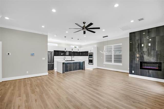 604 W 28th St Unit A, Houston, TX 77008 - unfurnished living room with a ceiling fan, baseboards, light wood-style flooring, and visible vents