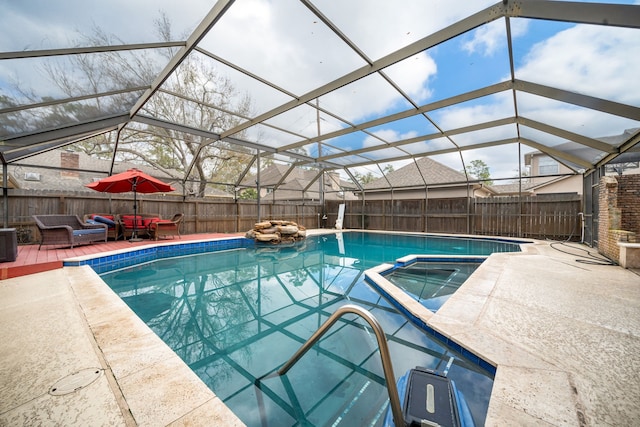 12414 Laneview Dr, Houston, TX 77070 - view of swimming pool with outdoor lounge area, a pool with connected hot tub, and a fenced backyard