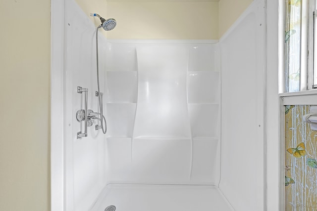 bathroom featuring a shower