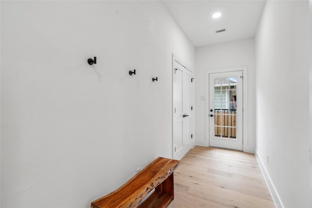 entryway featuring light wood-style flooring, baseboards, visible vents, and recessed lighting