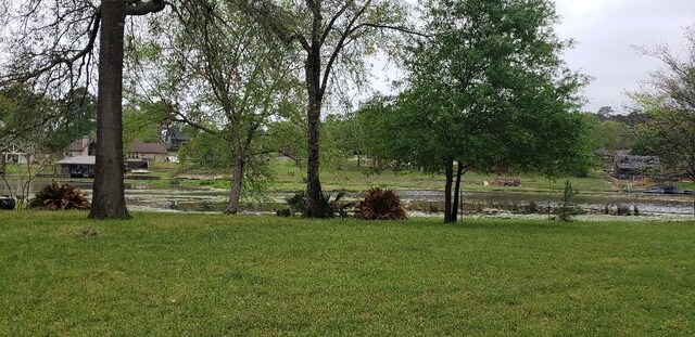 2 Wildwood Lake Dr, Huntsville, TX 77340