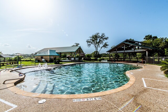 2 Wildwood Lake Dr, Huntsville, TX 77340