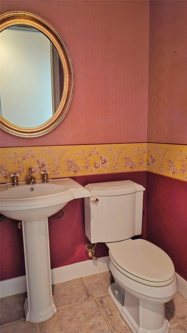 108 W Pines Dr, Montgomery, TX 77356 - half bath with wallpapered walls and toilet