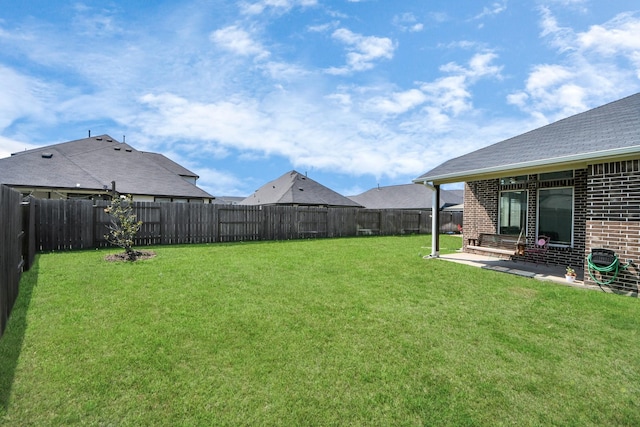 view of yard featuring a patio