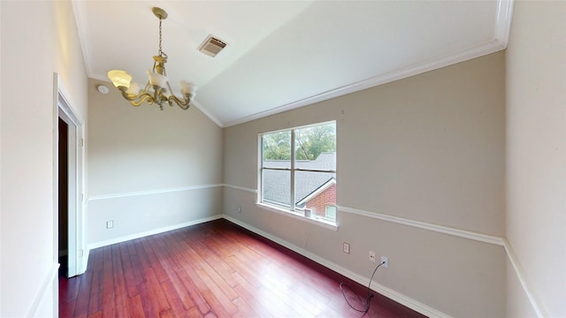 spare room with ornamental molding, visible vents, vaulted ceiling, dark wood-style flooring, and a notable chandelier