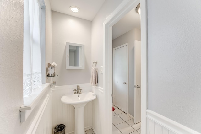 bathroom featuring a sink and tile patterned floors