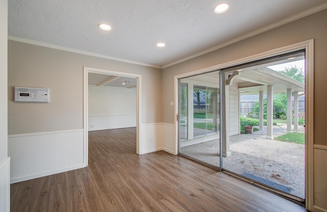 11022 Riverview Dr, Houston, TX 77042 - interior space featuring crown molding, wood finished floors, wainscoting, and recessed lighting