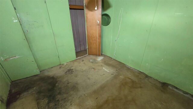 1314 Burbank St, Baytown, TX 77520 - interior space featuring concrete flooring