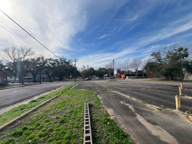 218 W Blum St, Alvin, TX 77511