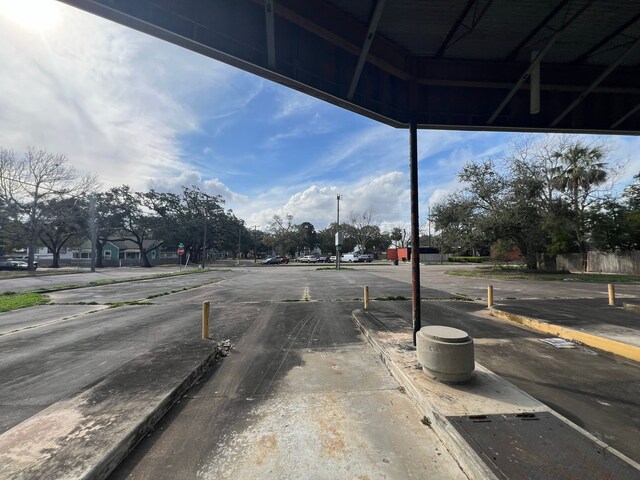 218 W Blum St, Alvin, TX 77511