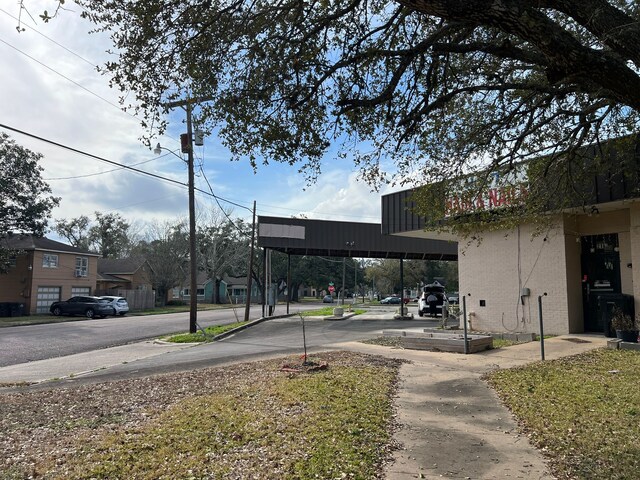 218 W Blum St, Alvin, TX 77511