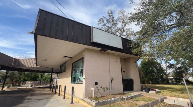 218 W Blum St, Alvin, TX 77511