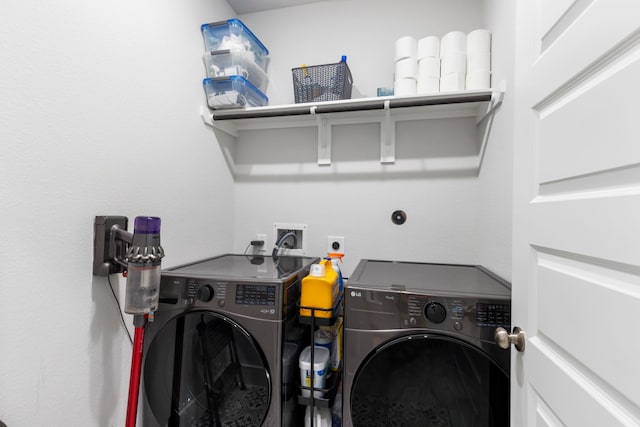444 Texoma Plains Dr, Conroe, TX 77304 - washroom with laundry area and washer and clothes dryer