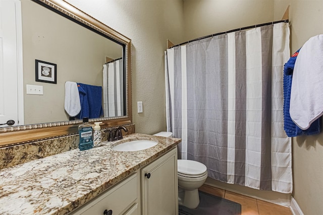 full bath featuring toilet, tile patterned flooring, vanity, and a shower with shower curtain