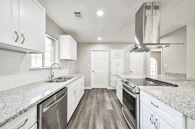 7635 Dawnridge Dr, Houston, TX 77071 - kitchen with a sink, extractor fan, wood finished floors, visible vents, and appliances with stainless steel finishes